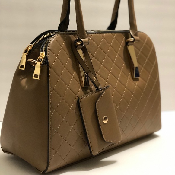 Woman’s purse tan color with shoulder strap - Picture 2 of 2